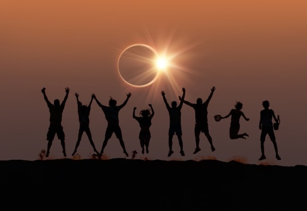 Коридор затмений осенью 2022 года: как самые опасные даты могут повлиять на людей