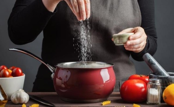 Можно ли исправить ошибку: что делать, если пересолили блюдо