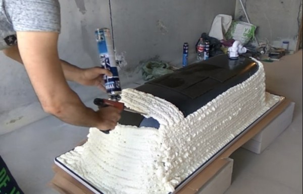 Необычные способы использования монтажной пены: зачем запенивать ванну