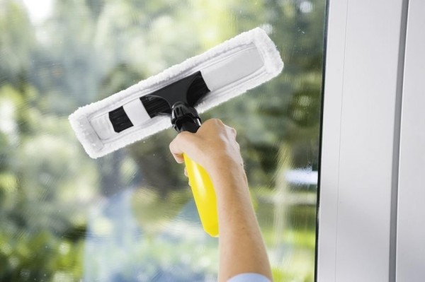 Как выбрать удачный день для мытья окон перед зимой