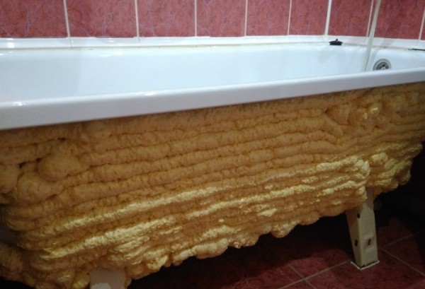 Необычные способы использования монтажной пены: зачем запенивать ванну