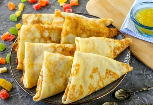 Простой способ красиво свернуть блинчик треугольником Простой способ красиво свернуть блинчик треугольником