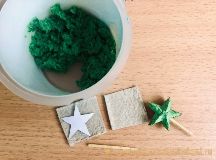 Новогодняя елочка из упаковки для яиц