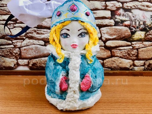 Снегурочка из смешанного папье-маше