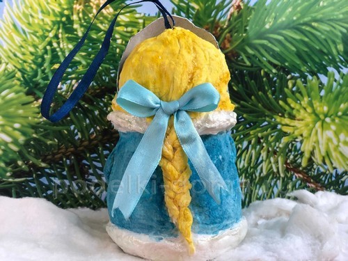 Снегурочка из смешанного папье-маше