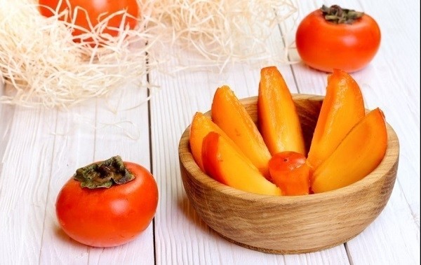 Способы, которые помогут избавиться от терпкости хурмы