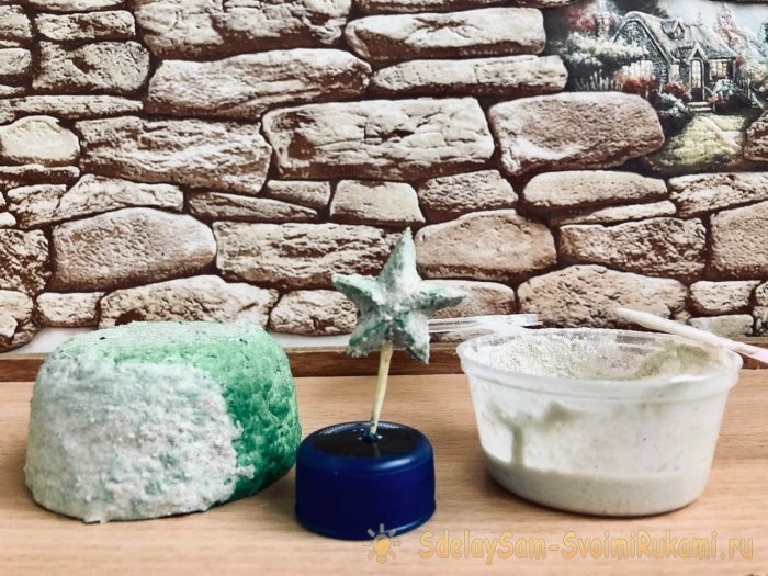 Новогодняя елочка из упаковки для яиц