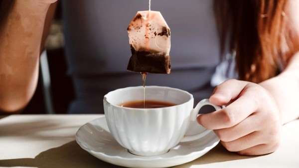 Как устранить неприятные запахи и зачем класть чайные пакетики в холодильник