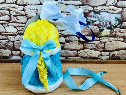Снегурочка из смешанного папье-маше