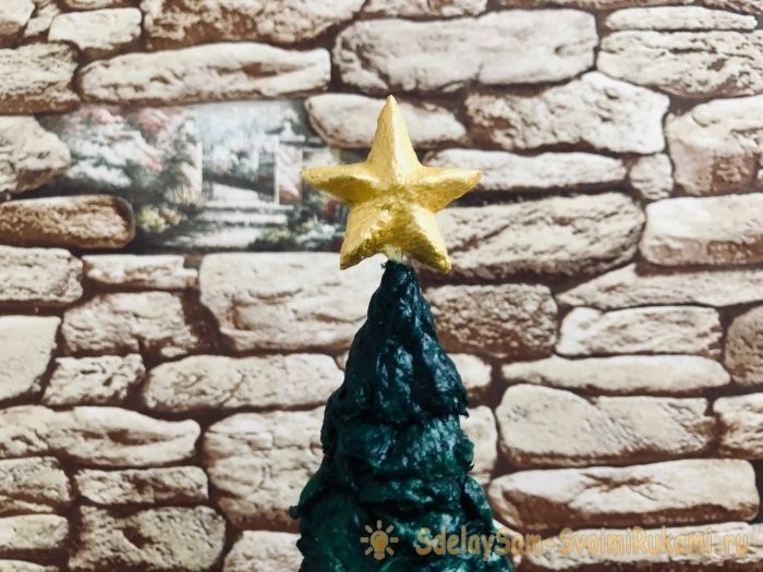 Новогодняя елочка из упаковки для яиц