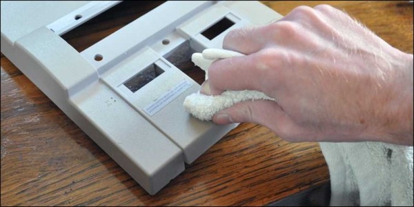 Простые и доступные способы помогут быстро и эффективно отбелить пластик от желтизны в домашних условиях