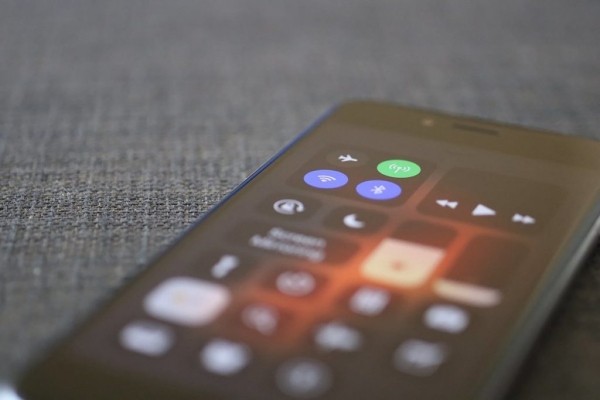 Какую функцию надо отключить в смартфоне, чтобы батарея медленнее разряжалась Какую функцию надо отключить в смартфоне, чтобы батарея медленнее разряжалась