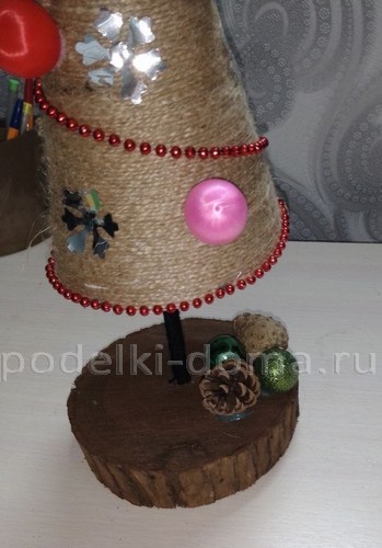 Эко-ёлка — поделка из подручного материала Эко-ёлка — поделка из подручного материала