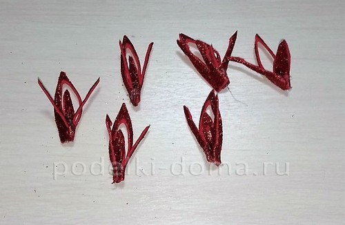 Эко-ёлка — поделка из подручного материала Эко-ёлка — поделка из подручного материала