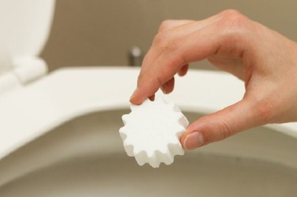 Как почистить унитаз без специальных средств и ершика: делаем самодельные бомбочки для туалета Как почистить унитаз без специальных средств и ершика: делаем самодельные бомбочки для туалета