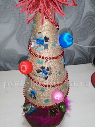 Эко-ёлка — поделка из подручного материала Эко-ёлка — поделка из подручного материала