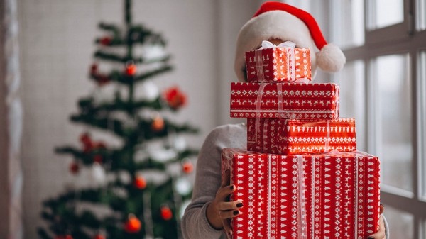 Новогодние лайфхаки: как незаметно для детей положить подарки под елку Новогодние лайфхаки: как незаметно для детей положить подарки под елку