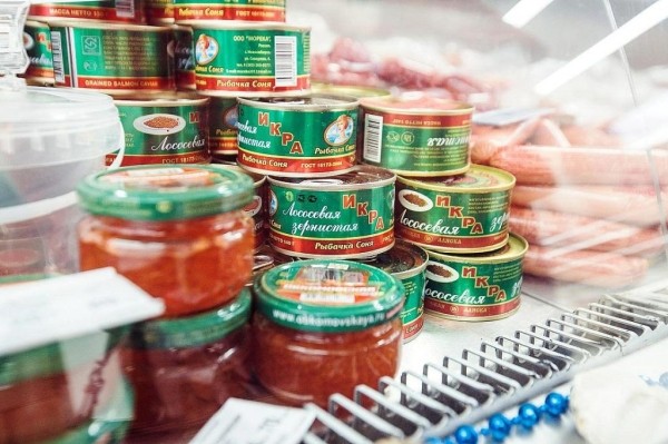 Деликатес к Новому году: как отличить красную икру от подделки