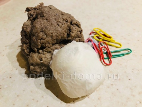 Ёлочная игрушка Зайка в технике ватного папье-маше