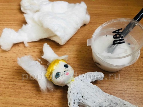 Ёлочная игрушка Зайка в технике ватного папье-маше