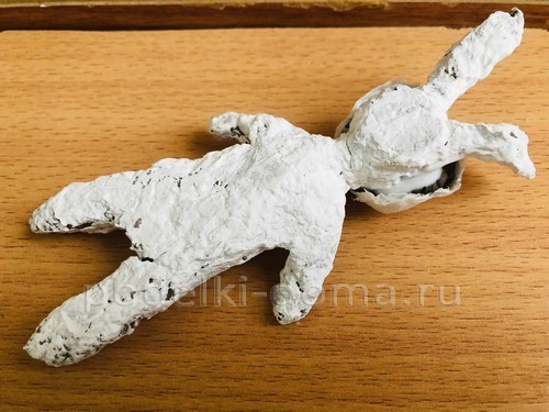 Ёлочная игрушка Зайка в технике ватного папье-маше