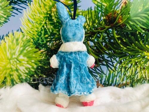 Ёлочная игрушка Зайка в технике ватного папье-маше