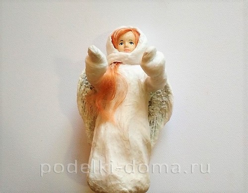 Ёлочная игрушка Зайка в технике ватного папье-маше