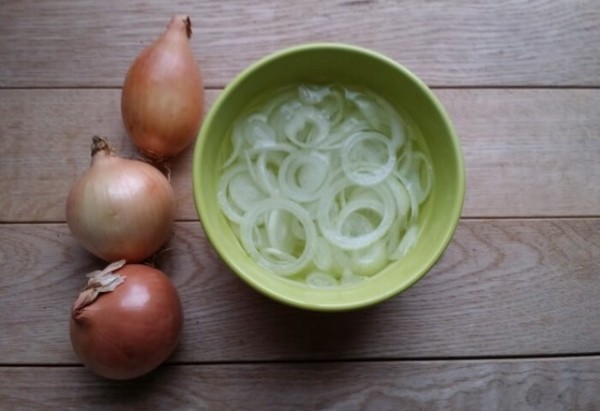 Можно ли почистить и порезать лук без слез