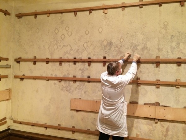 Микромир Третьяковки: на иконах нашли организмы, подходящие для создания лекарств