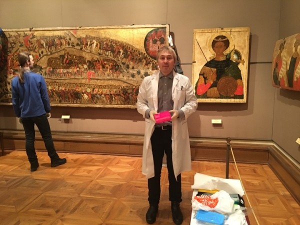 Микромир Третьяковки: на иконах нашли организмы, подходящие для создания лекарств