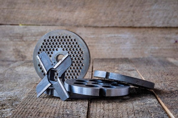 Как вернуть ножам мясорубки заводскую остроту в домашних условиях