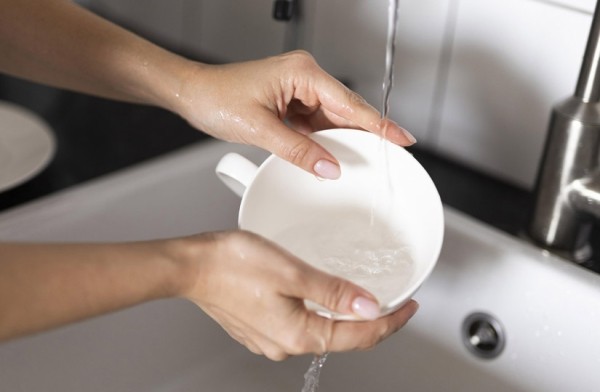 Проверенные хитрости, которые помогут избавиться от чайного налета на чашках и в термосе Проверенные хитрости, которые помогут избавиться от чайного налета на чашках и в термосе