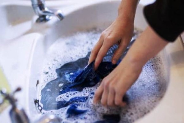 Как правильно стирать и сушить черные вещи, чтобы они сохранили первоначальный вид Как правильно стирать и сушить черные вещи, чтобы они сохранили первоначальный вид