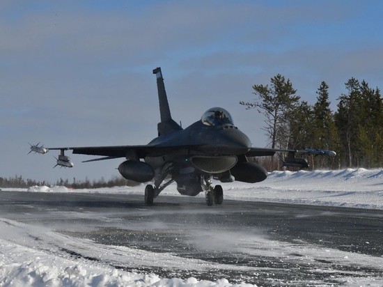 «Это сюрреалистично»: в канадском озере начались поиски таинственного летающего объекта