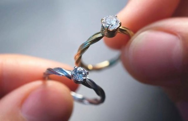 Как отличить настоящий бриллиант от подделки Как отличить настоящий бриллиант от подделки