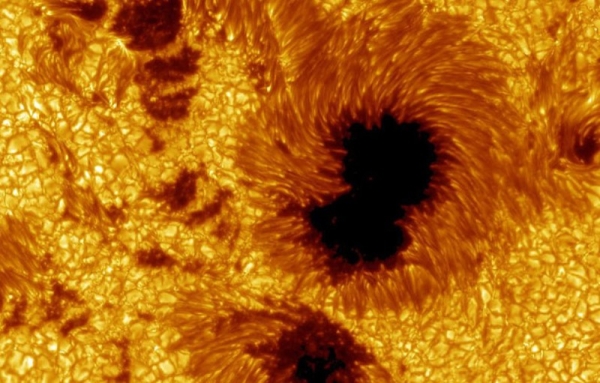 Откуда и почему на солнце появляются темные пятна