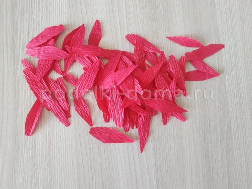 Цветок георгина из гофробумаги