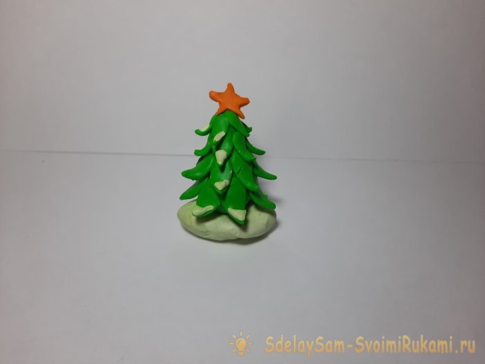 Как сделать красивую елочку из пластилина