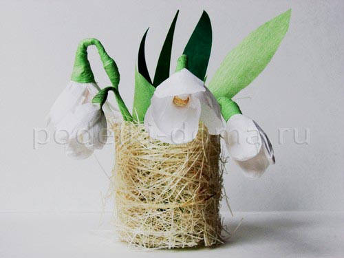 Цветок георгина из гофробумаги