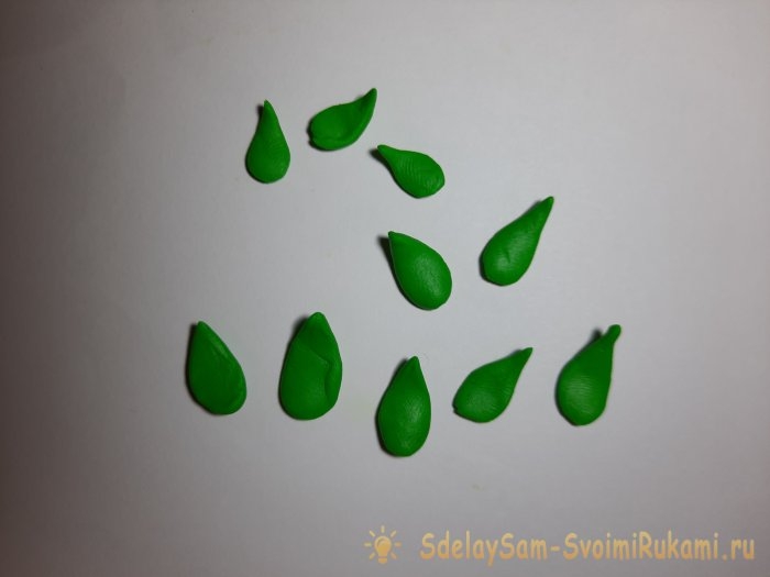 Как сделать красивую елочку из пластилина